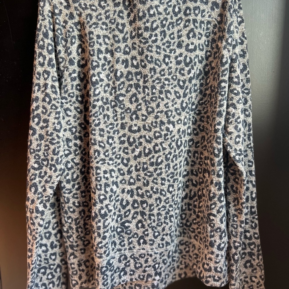 Gap Kids cheetah print long sleeve